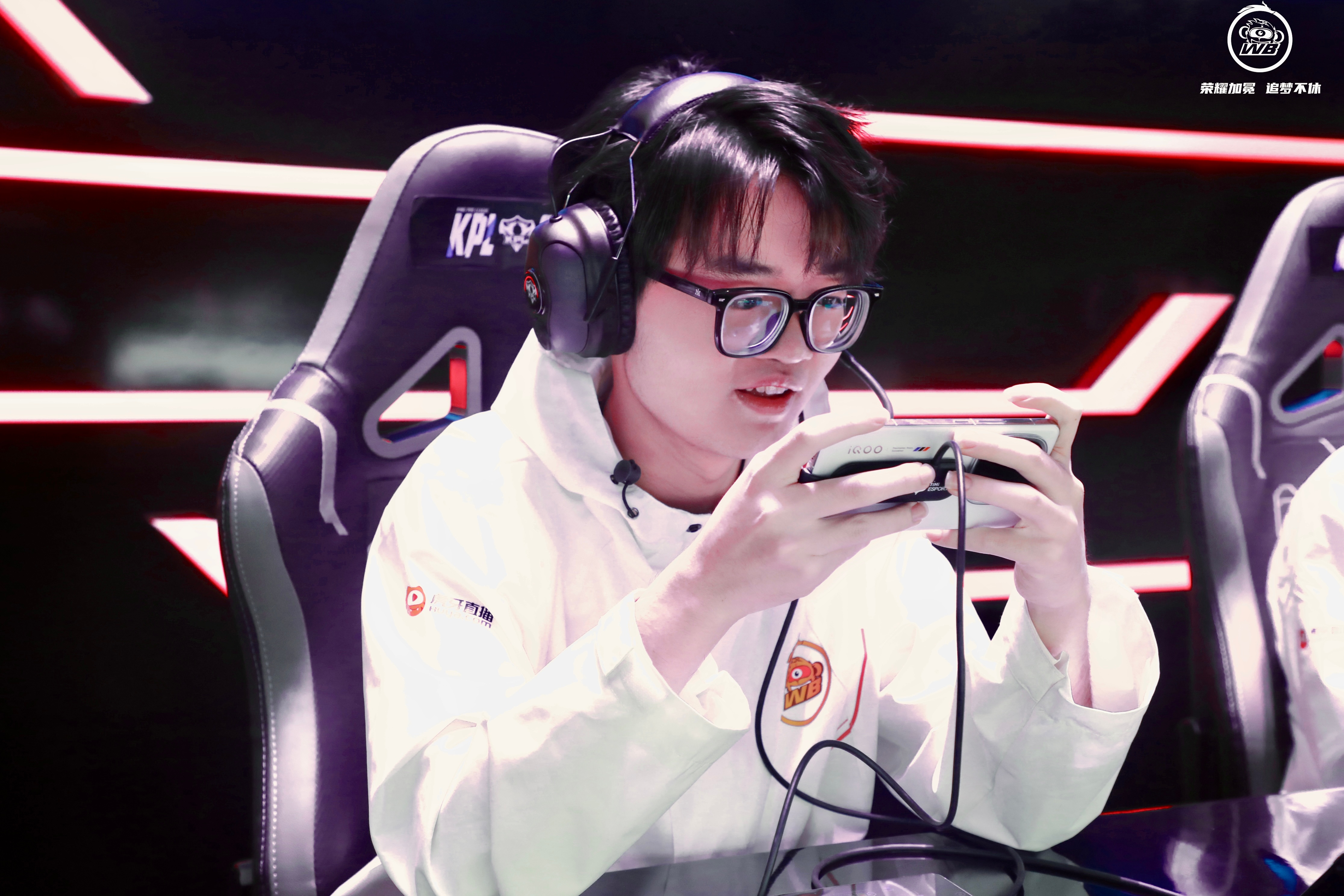 WBG鏖战MAD,Ming开启传奇时刻激烈交锋小组赛,引爆全场热议 WBG鏖战MAD,Ming开启传奇时刻激烈交锋小组赛,引爆全场热议