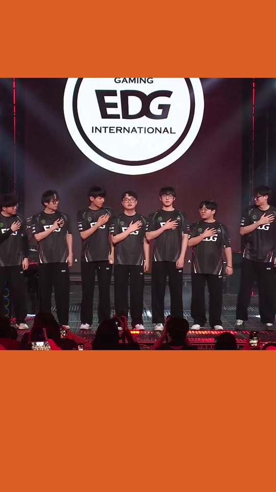 EDG轻取C9,Deft完成史诗逆转激烈交锋入围赛,技惊四座 EDG轻取C9,Deft完成史诗逆转激烈交锋入围赛,技惊四座